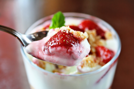strawberry-parfait-spoonful-3.jpg