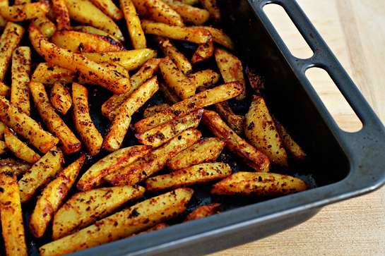 http://zoomyummy.com/wp-content/uploads/2011/11/man-approved-spicy-oven-baked-french-fries-131.jpg