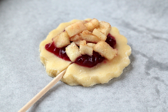 Pie pops recipe with step by step pictures. Filling pie pops.