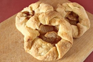 Apple Galettes apple galettes with step by step pictures and list of ingredients, apple cake, apple pie, individual apple pie, individual apple galette recipe