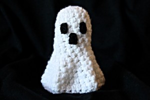 Halloween Ghost (FREE PATTERN!) halloween ghost amigurumi crochet, crochet ghost, crochet ghost pattern, free crochet ghost pattern, crochet ghost tutorial, free crochet ghost tutorial, how to make crochet ghost, how to crochet a ghost, Halloween gift, Halloween crochet gift, images, pictures