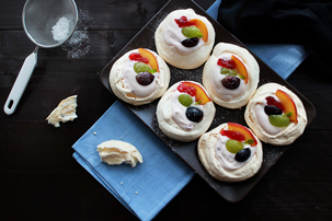 Mini Pavlovas With Cream Filling Mini Pavlovas with Cream Filling