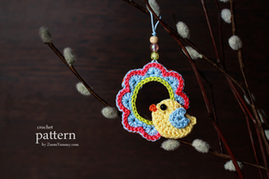 A Little Crochet Bird Sitting on a Wreath Ornament (PATTERN) crochet pattern - a little crochet bird sitting on a wreath hanging ornament