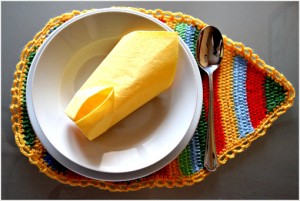 Easter Placemat (FREE PATTERN!) Easter place mat, how to make Easter placemat, Easter placemat free tutorial, free pattern, Easter placemat free pattern, pictures, images, picture tutorial