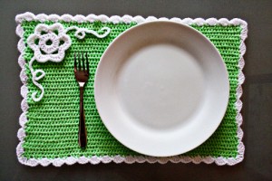 Crochet Spring Placemat (FREE PATTERN!) crochet spring placemat, how to make crochet placemat, crochet place mat pattern, tutorial, pictures, step by step, images, etsy