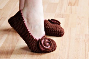 Brown Slippers how to make simple crochet slippers, crochet slipper tutorial with pictures