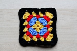 Granny Squares (FREE PATTERN!) granny squares, crochet granny squares, how to make crochet granny squares, granny square pattern, free granny square pattern, granny square tutorial, free granny square tutorial, images, pictures
