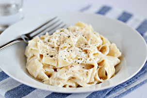 Light Fettuccine Alfredo light-fettuccine-alfredo-recipe