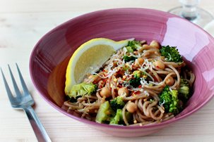 Broccoli, Chickpeas And Garlic Whole-Wheat Spaghetti broccoli-chickpeas-and-garlic-whole-wheat-pasta-recipe