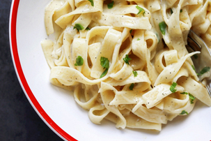 One-Pot Garlic Cheddar Fettuccine One-Pot Garlic Cheddar Fettuccine Recipe