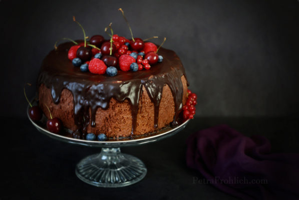 Chocolate Swiss Roll Cake With Creamy Filling And Fruit « Baking « Zoom ...